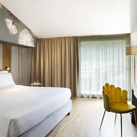 Astoria 4*